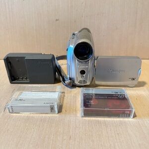 Canon ZR850 Mini DV Camcorder w/ Charg/Bat-2Tapes Tested Working Read Info Blw!